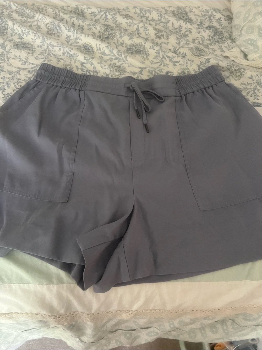Simply Vera Wang Drawstring Elastic Waist Shorts in Slate Gray